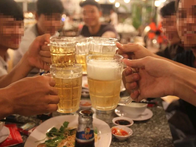 bi gout kieng an gi 7 nhom thuc pham can han che