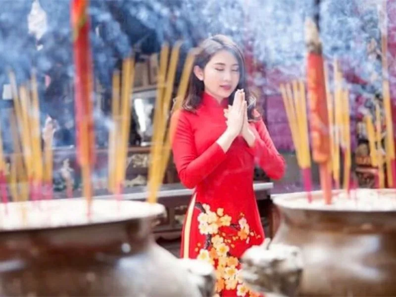 cach khan khi di chua huong dan bai khan va trinh tu le