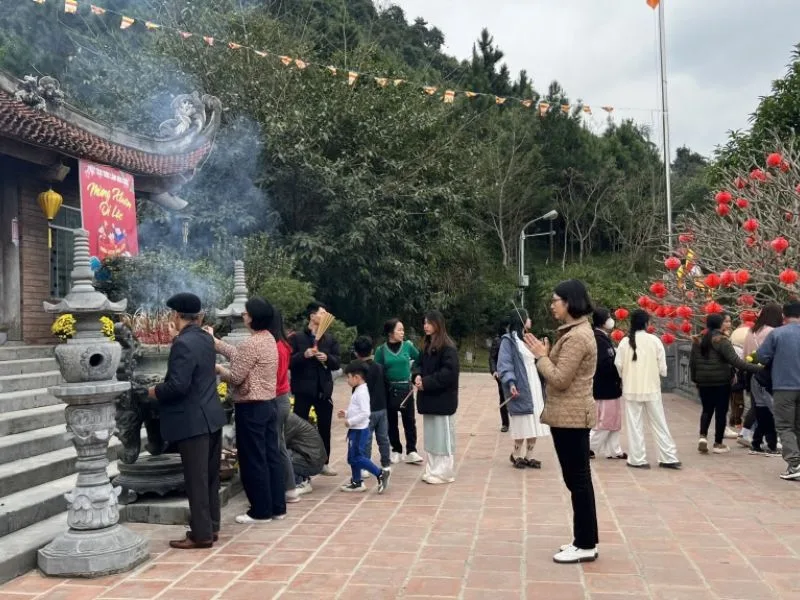 cach khan khi di chua huong dan bai khan va trinh tu le